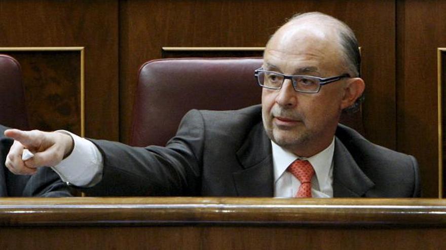 El diputado del PP Cristóbal Montoro, durante la sesión de control del pleno del Congreso.