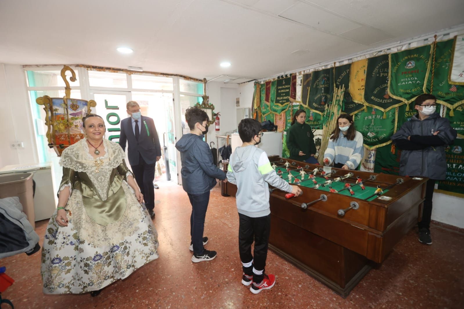 Visita de Ximo Puig y Amparo Marco a la Gaiata 15