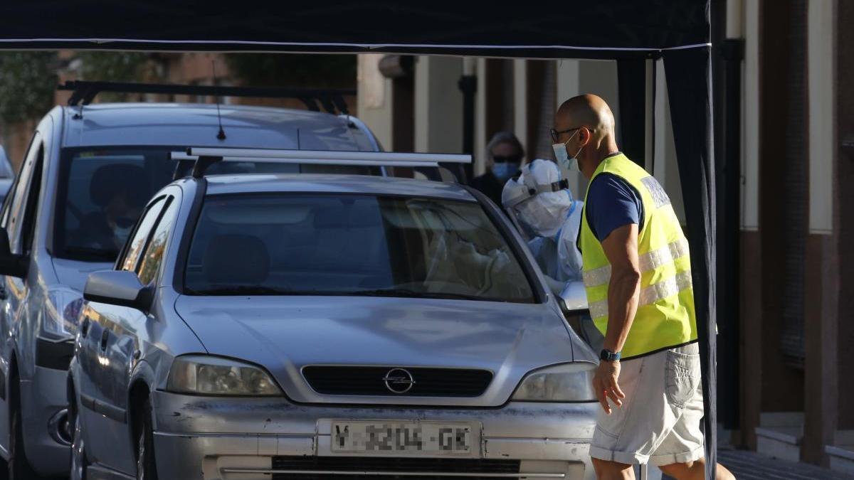 La pandemia se recrudece y traslada su epicentro a Alicante tras un fin de semana a la baja