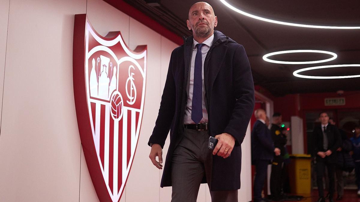 Monchi se encuentra ante su decisión más difícil al frente del Sevilla FC