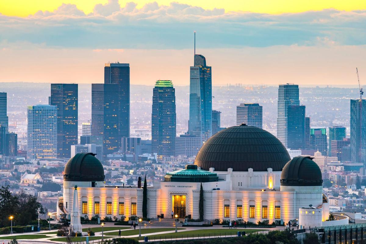 El observatorio de Griffith Park, con el horizonte de Los Ángeles de telón de fondo