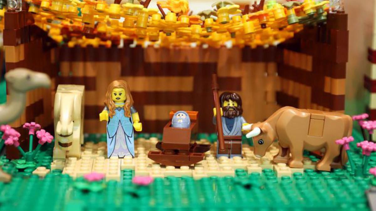 Medio millón de piezas para erigir el primer belén de Lego de Santa Cruz -  El Día