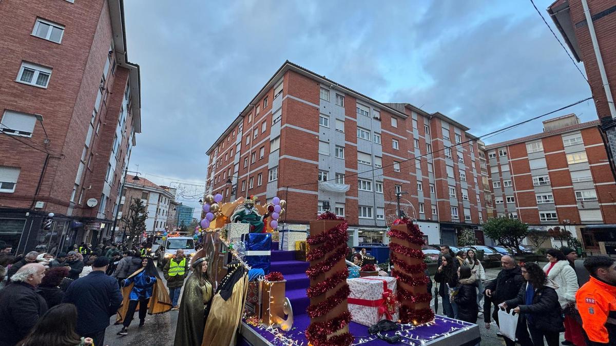 Los Reyes Magos llenan Corvera de ilusión, en imágenes