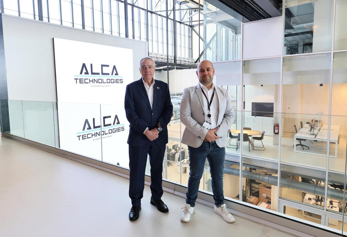 Pere Navarro, president executiu del CZFB, juntament amb Alessio Carignola, CEO dALCA Technologies.