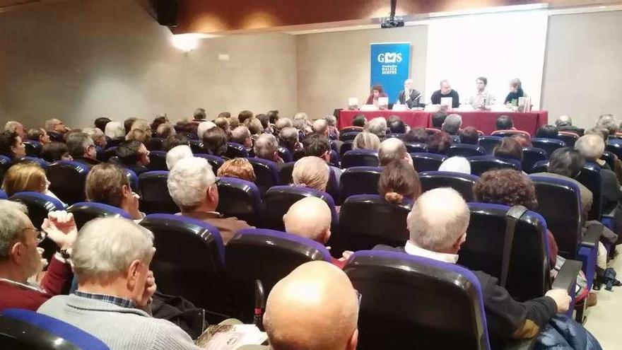 Un momento da presentación do libro sobre Meirás, onte na sede da ONCE na Coruña.