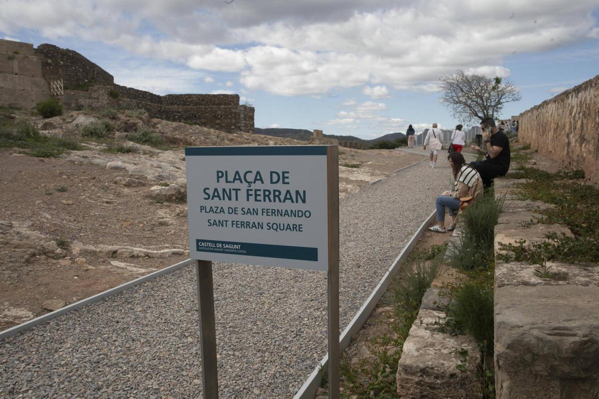 Uno de los nuevos carteles colocados.