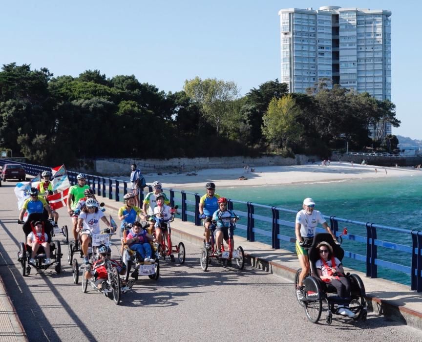 Pedaladas solidarias por los colosos emblemáticos