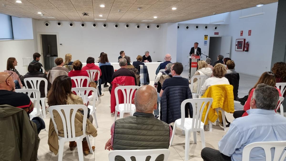 El alcalde se dirige a los militantes socialistas tras ser reelegido secretario general