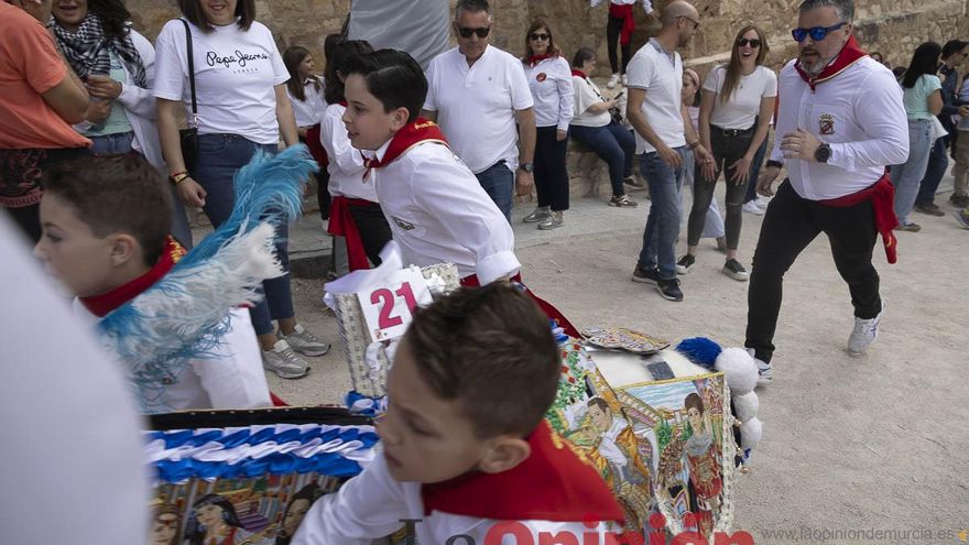 Moros y Cristianos toman la Gran Vía de Caravaca con un multitudinario Gran Desfile