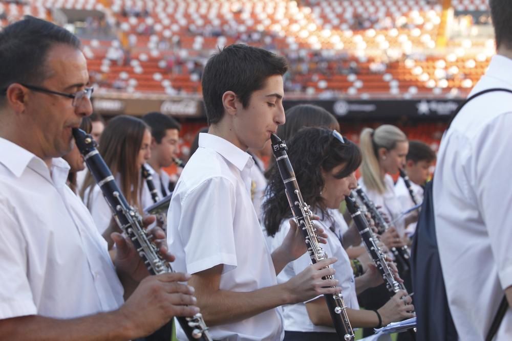 'Units per la música' en la presentación del Valencia 2016/17 en Mestalla