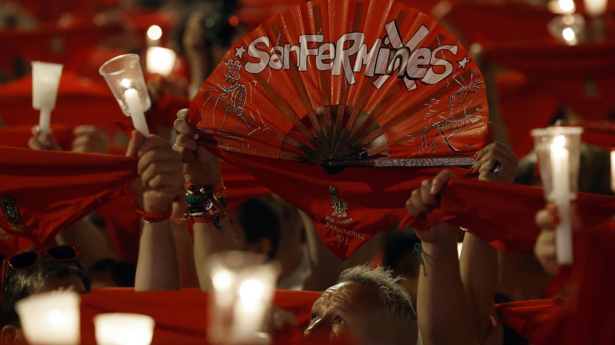 A las 12 de la noche, se han dado por finalizados oficialmente los Sanfermines 2025 con el canto del Pobre de Mí.