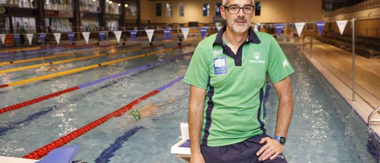 Pepín Rivera, durante uno de los entrenamientos en las instalaciones del Club Natación Santa Olaya.