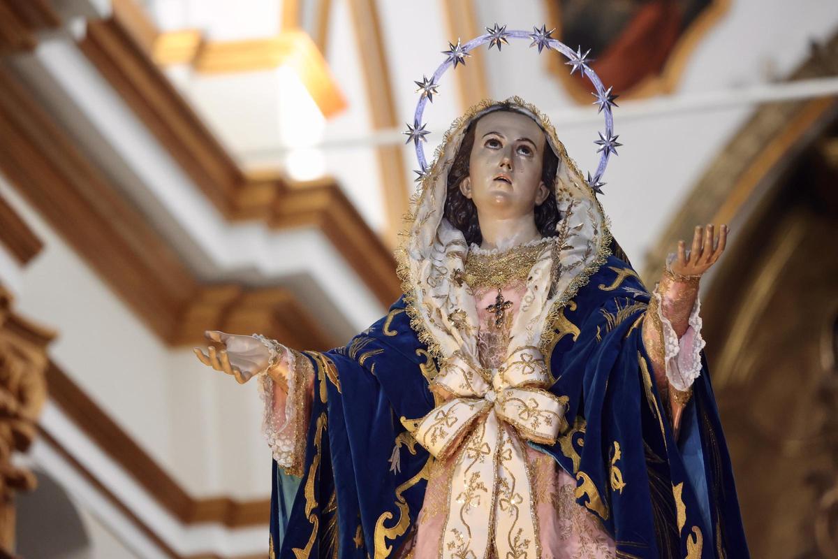 La talla de María Santísima de los Dolores en la iglesia de San Pedro.