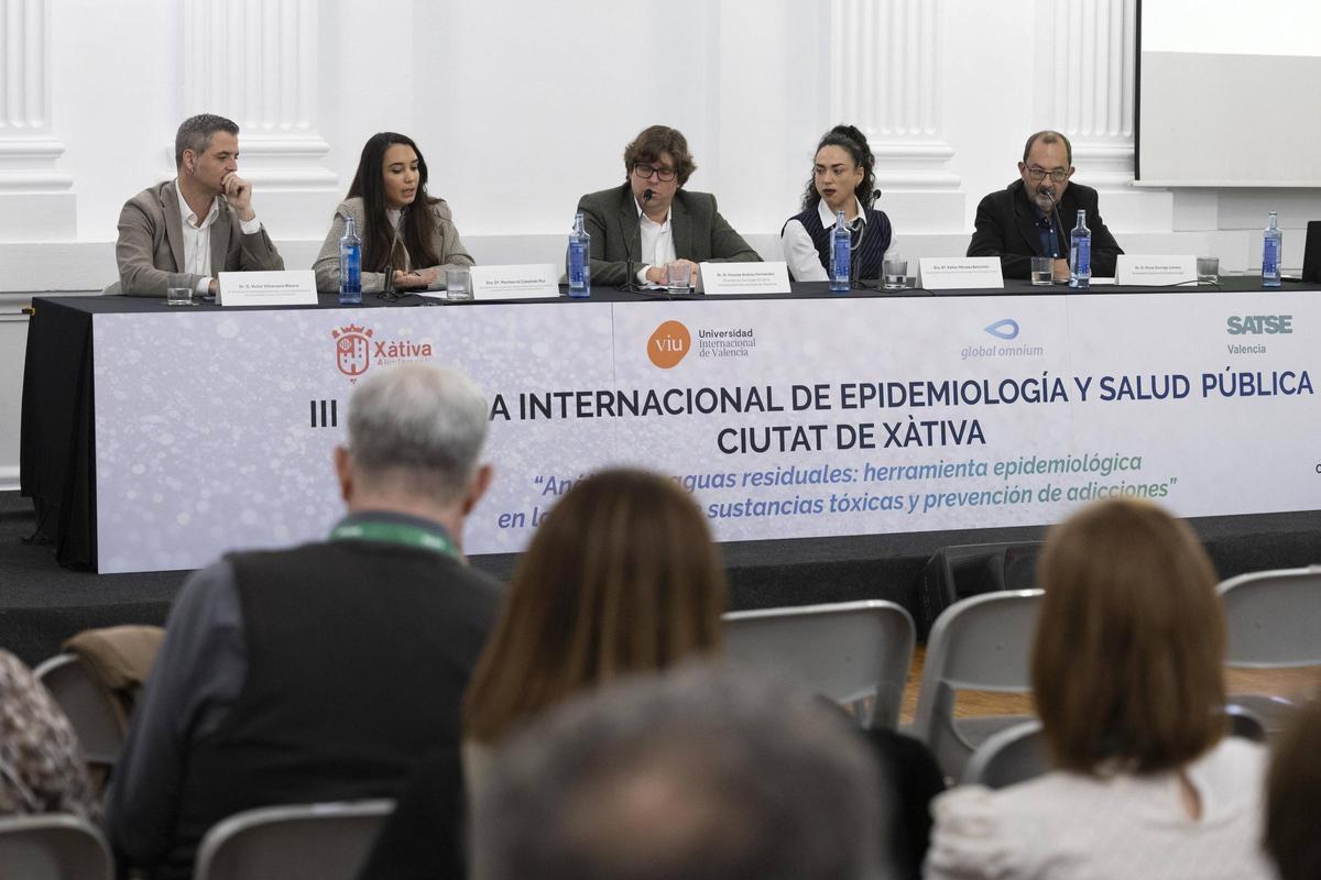 Una d elas ponencias de la Jornada de Epidemiologia y Salud Pública, en Xàtiva.