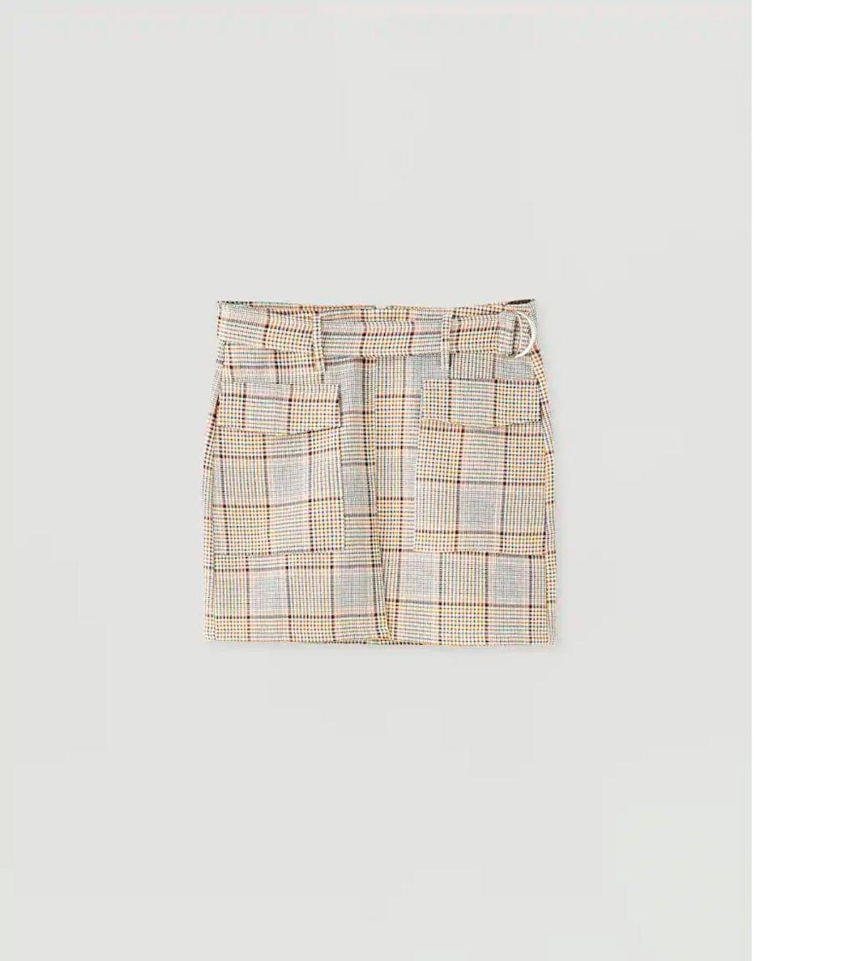 Minifalda de cuadros de Pull &amp; Bear. (Precio rebajado: 5,99 euros)