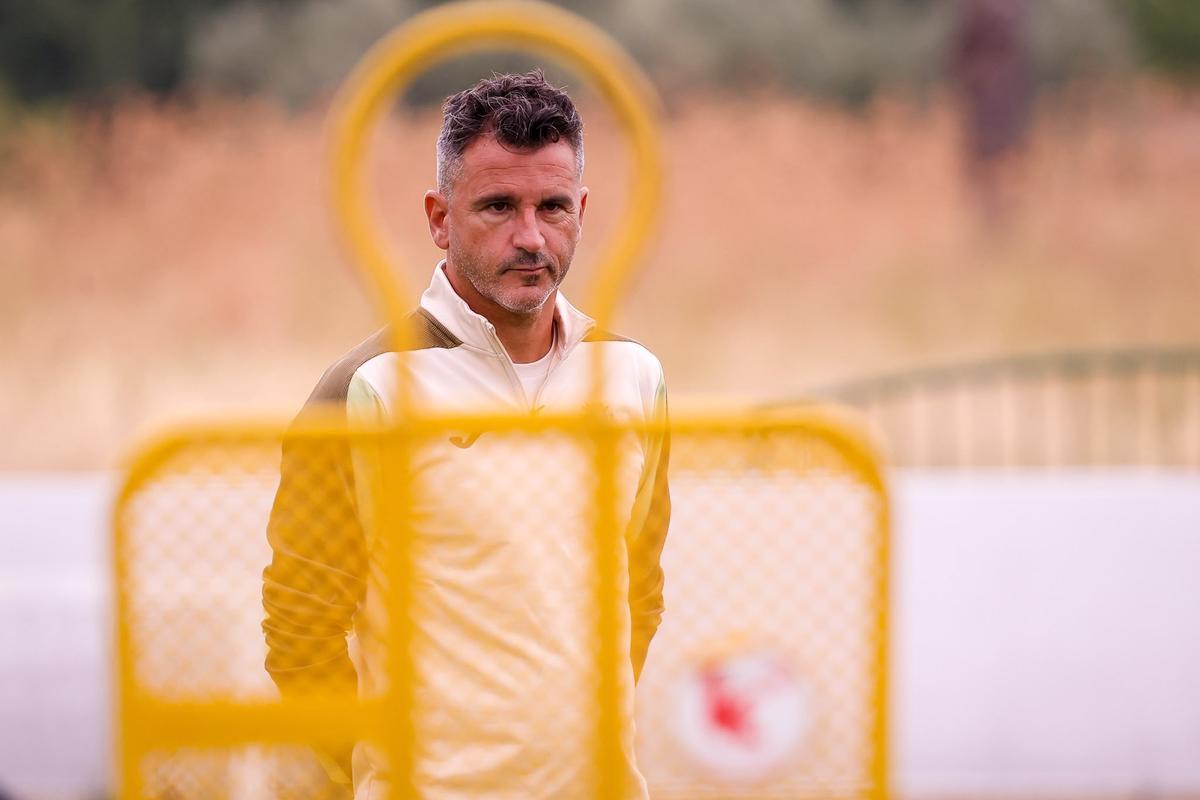 Cientos de aficionados asisten al tercer entrenamiento del Córdoba CF