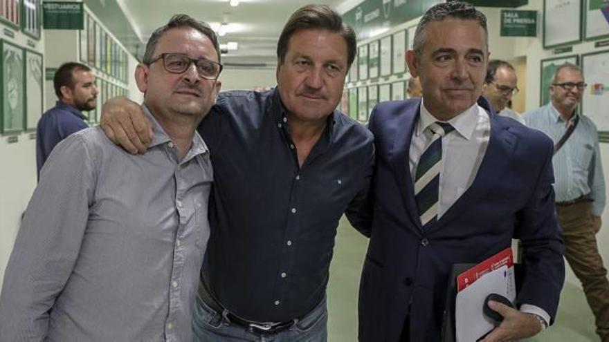 Ramón Segarra, José Sepulcre y Diego García, ayer en el Martínez Valero.