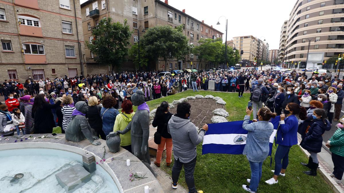 Manifestación en Las Fuentes, en Zaragoza, tras un crimen machista la pasada primavera en la calle Leopoldo Romeo.