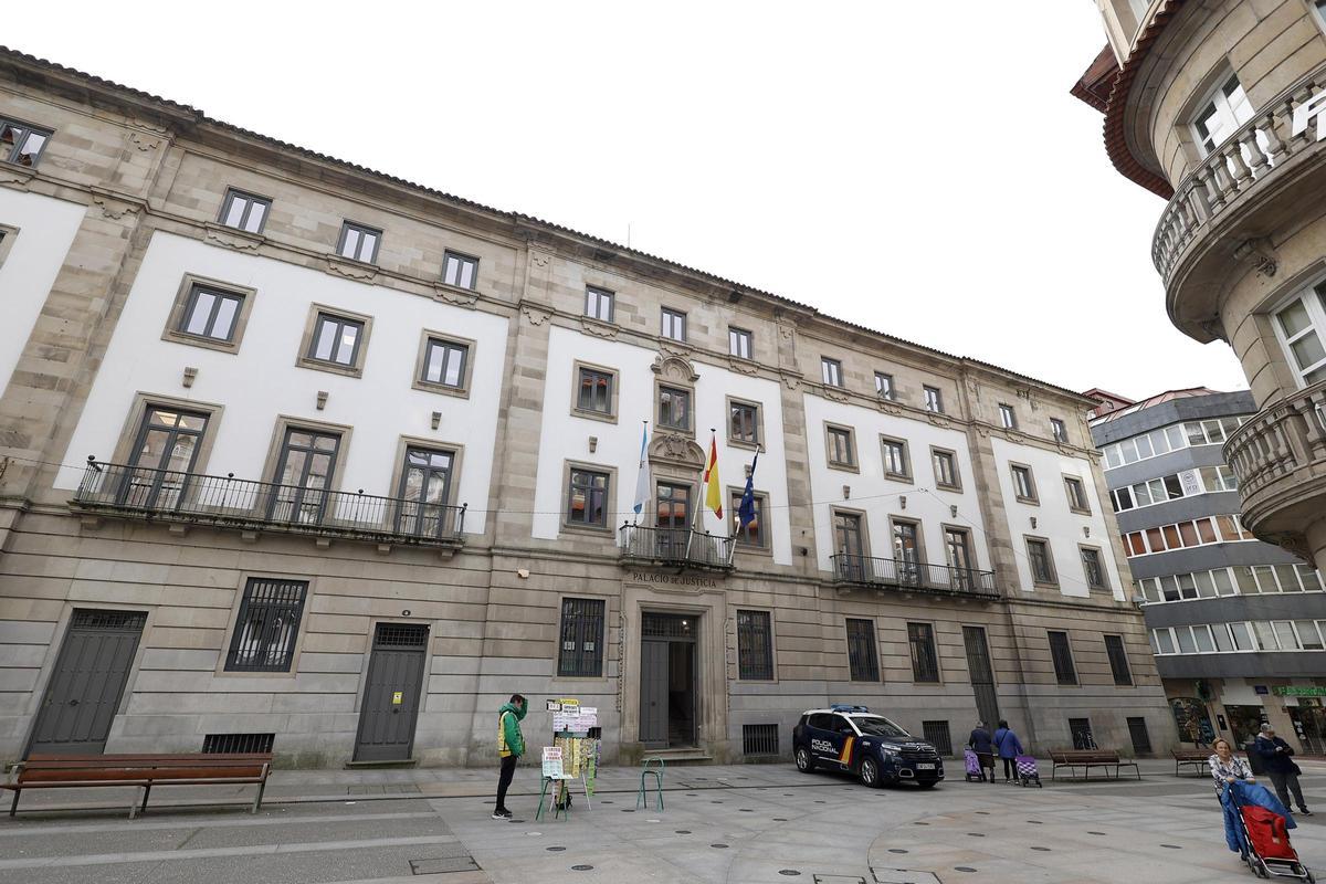 Fachada de la Audiencia de Pontevedra.
