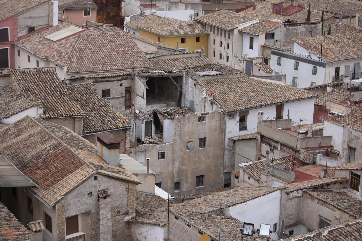 Vista del estado ruinoso en el que se encuentra la Casa el Margallonero por la parte trasera tras desplomarse el tejado.
