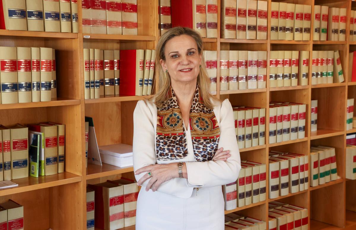 María Dolores Fernández Galiño (O Carballiño, 1963)