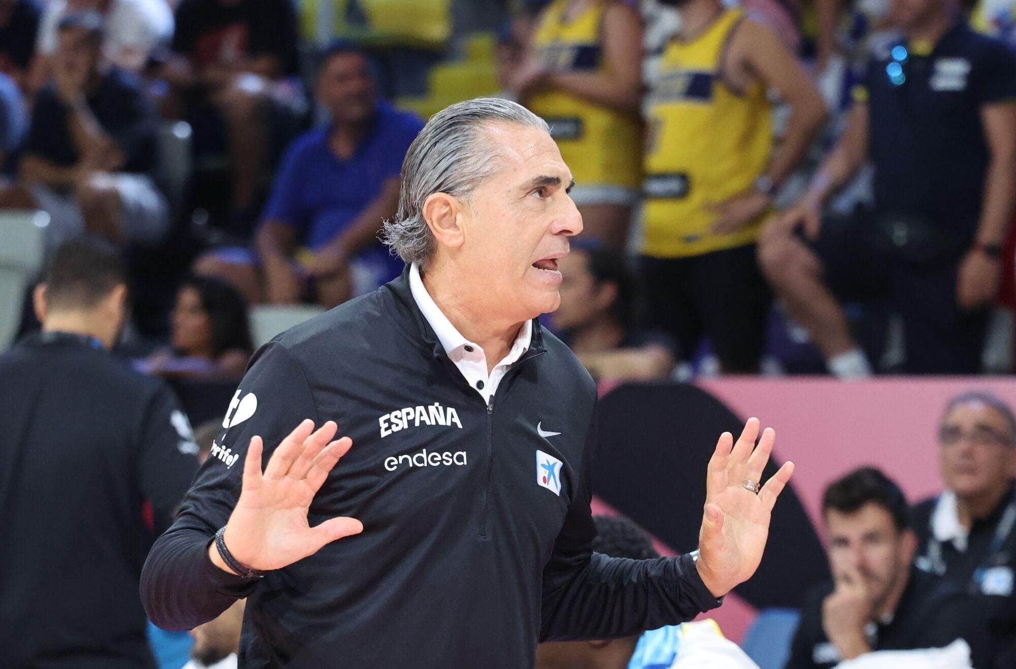 LIMASSOL (Cyprus), 30/08/2025.- Spain's head coach Sergio Scariolo reacts during the FIBA EuroBasket 2025 group phase basketball match between Spain and Bosnia and Herzegovina, in Limassol, Cyprus, 30 August 2025. (Baloncesto, Bosnia-Herzegovina, Chipre, España) EFE/EPA/GEORGI LICOVSKI