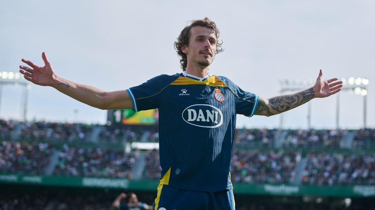 Carlos Romero of RCD Espanyol celebrates after scoring his team's second goal during the Spanish League, LaLiga EA Sports, football match played between Elche CF and RCD Espanyol at Estadio Manuel Martinez Valero on March 1, 2026 in Elche, Alicante, Spain. AFP7 01/03/2026 ONLY FOR USE IN SPAIN