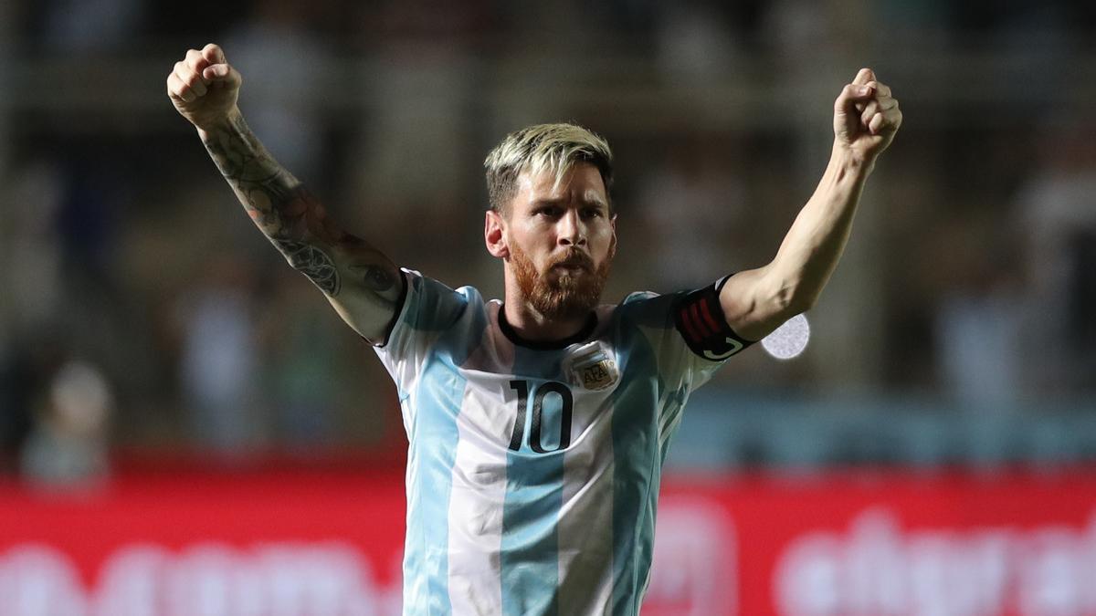 Messi celebra el gol que ha anotado frente a Colombia.