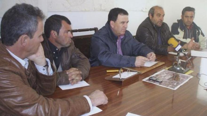 Representantes de la Junta Agropecuaria Local exponen la situación de robos que vive el sector de la agricultura.