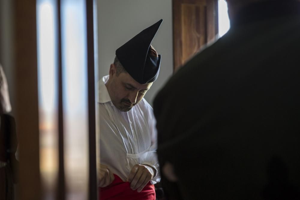 Ceremonia de vestir el traje de llanisca