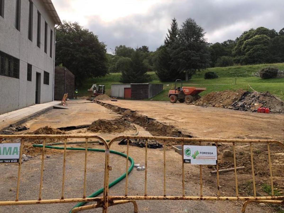 La central de biomasa para edificios públicos avanza con la conexión al auditorio de Lalín