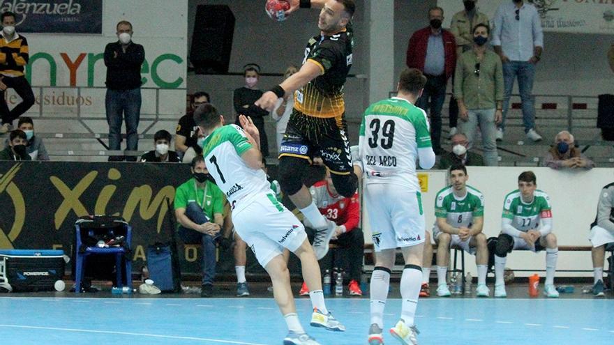 Joao Pedro lanza a portería en el encuentro ante el Anaitasuna.