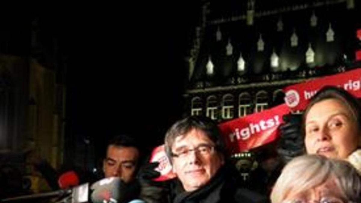 Puigdemont y las 'exconselleres' Ponsatí y Serret, en la protesta del martes en Lovaina.