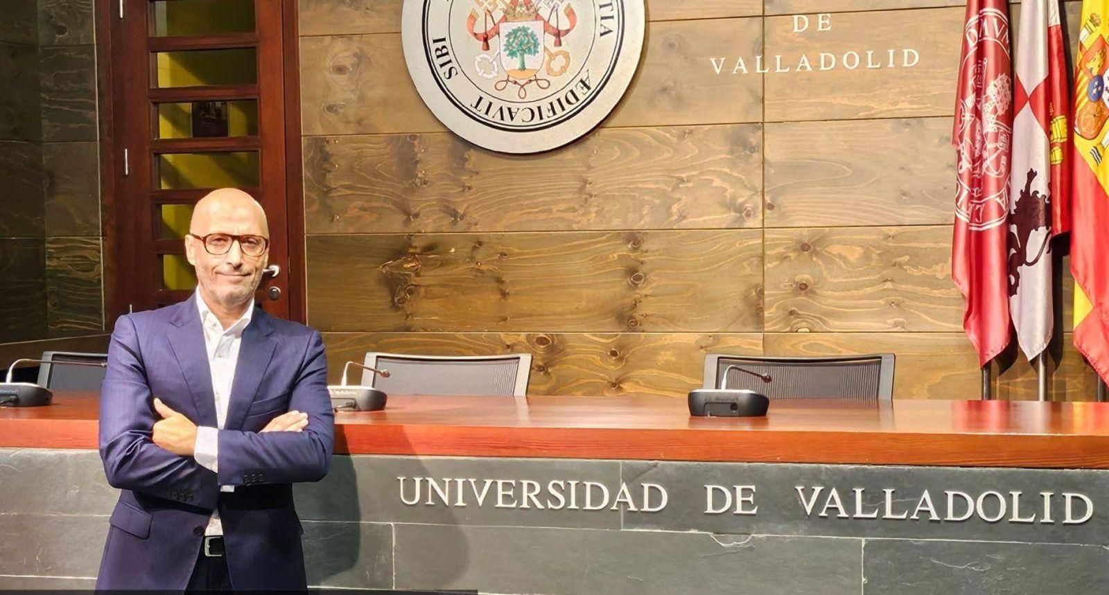 Javier Nestor Val, en las instalaciones de la Universidad de Valladolid.