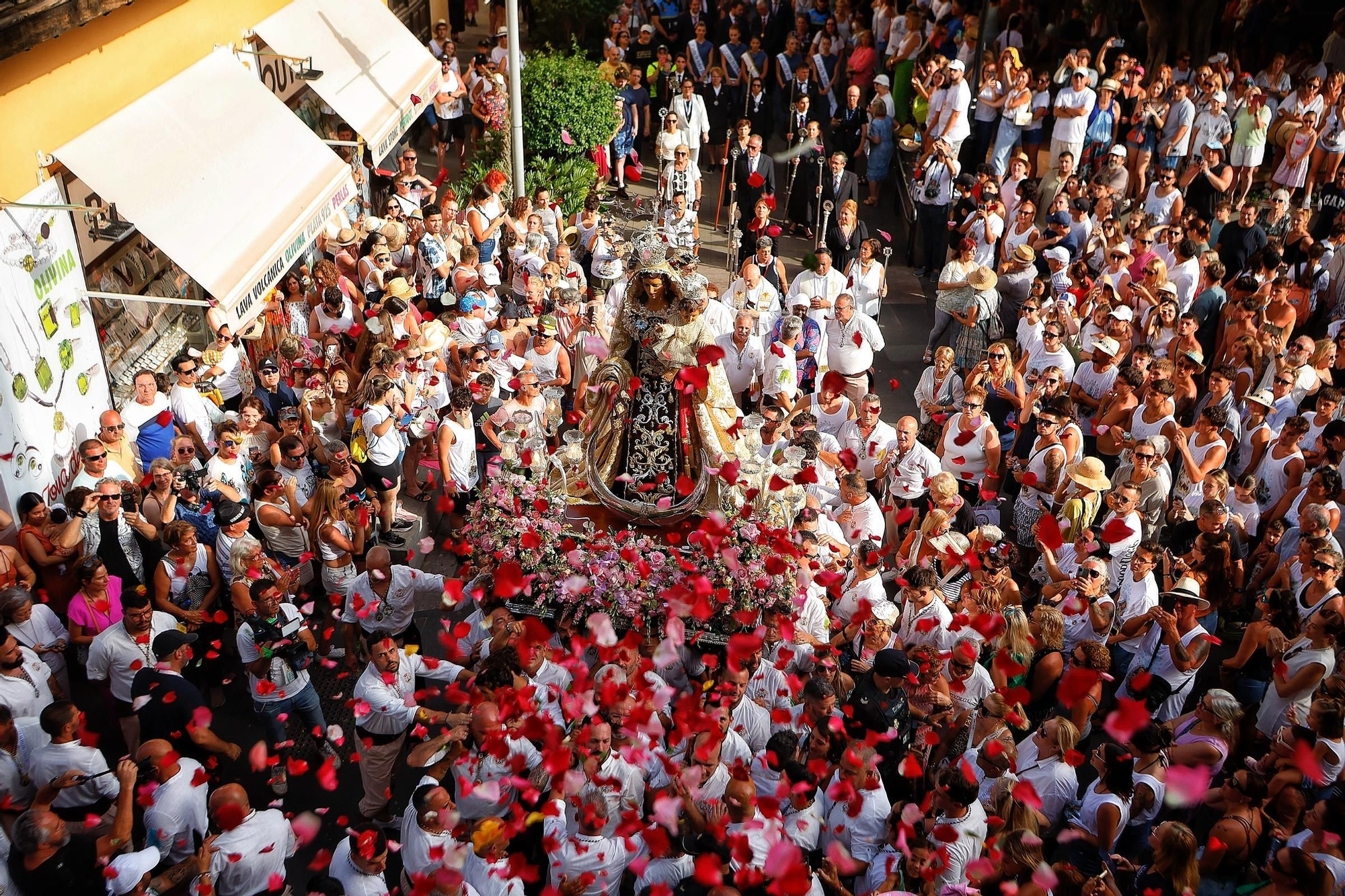 Embarcación de la Virgen del Carmen en el Puerto de la Cruz.