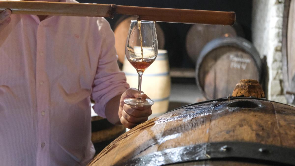 Una copa de vino fondillón.