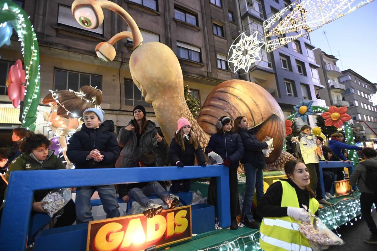 Los Reyes Magos recorren las calles de Vigo