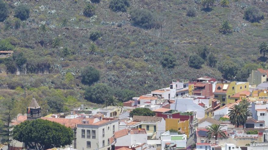 La dependencia  del coche complica los accesos y la movilidad por Santa Brígida