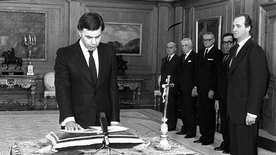 Del PSOE de la Segunda República al 'monárquico' actual: el viraje de un partido pragmático que aceptó la monarquía sin renunciar a su republicanismo