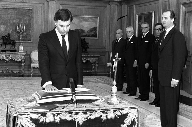 Del PSOE de la Segunda República al 'monárquico' actual: el viraje de un partido pragmático que aceptó la monarquía sin renunciar a su republicanismo