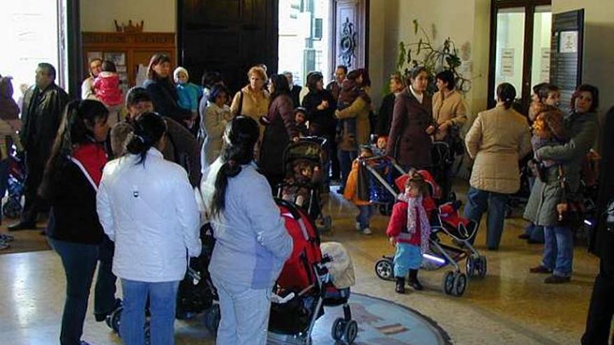 Las escuelas públicas dejan sin plaza a 102 niños de 0 a 3 años