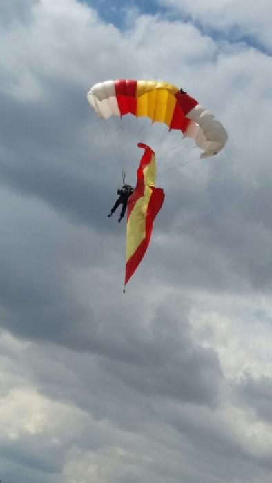 Exhibición de la Brigada Paracaidista en La Malagueta