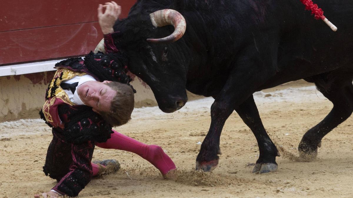 De la dramática cogida de Borja Jiménez al triunfo de Román y la apoteosis de La Quinta