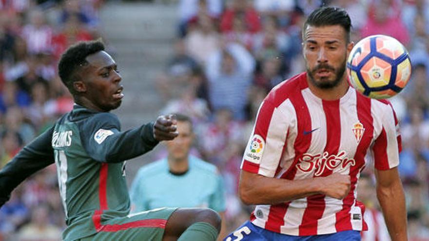 El jugador vasco Iñaki Williams, en el partido contra el Sporting.