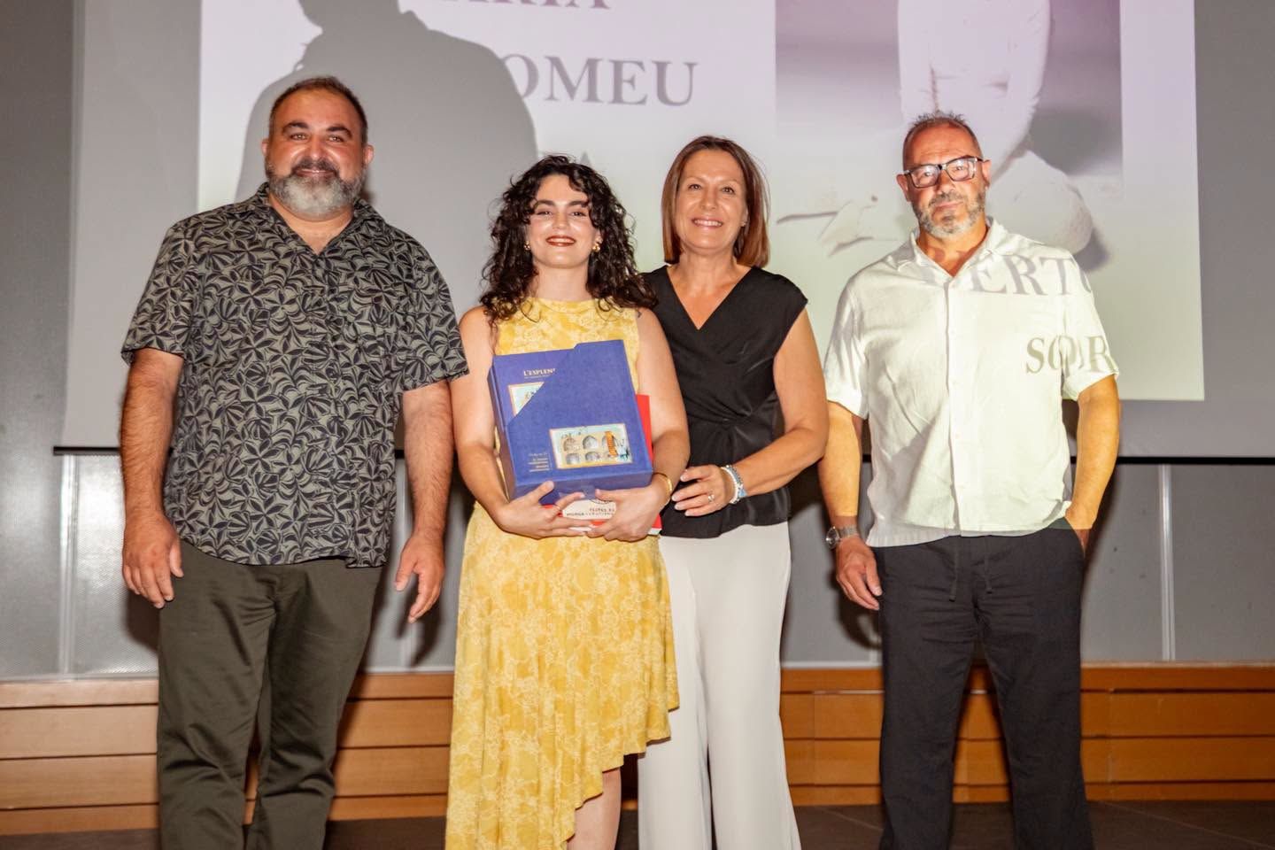 La Maria con Lluís Gregori, la alcaldesa, Yolanda Pastor, y el edil de Fiestas, Álvaro Sánchez