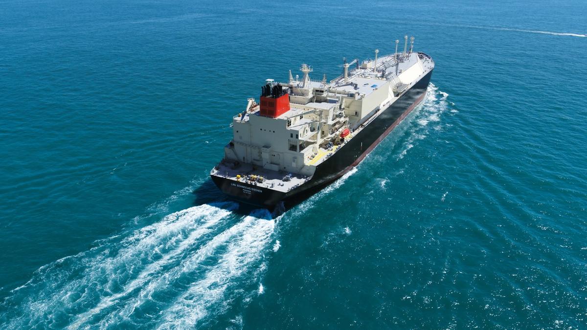 Barco movido por gas natural licuado
