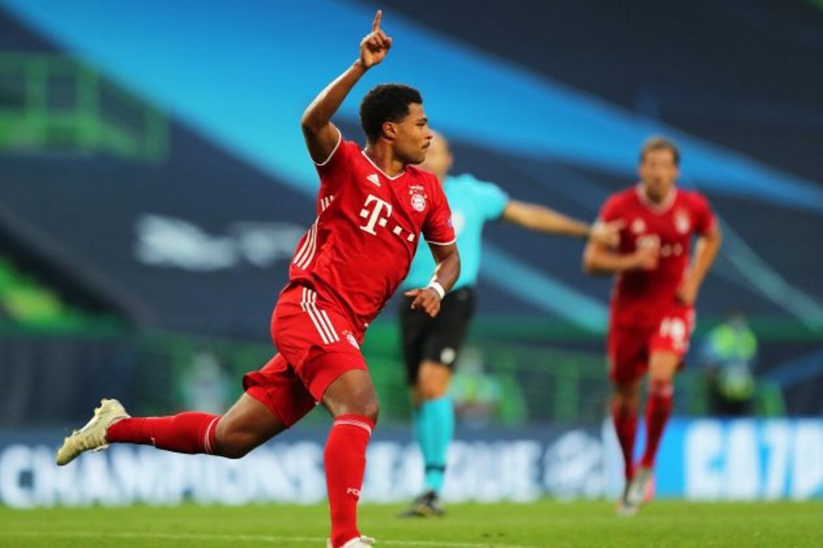 Serge Gnabry celebra un gol con el Bayern