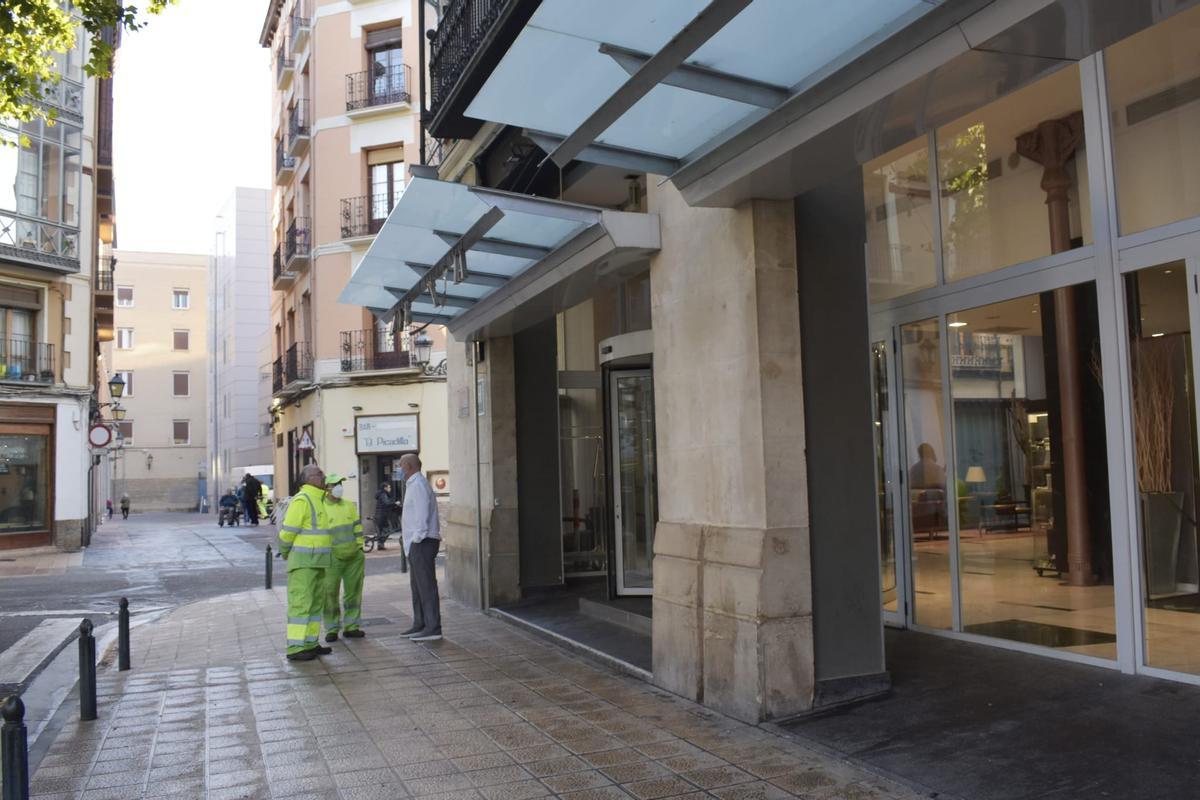 El hotel Catalonia sufre daños tras los disturbios en la madrugada del Pilar