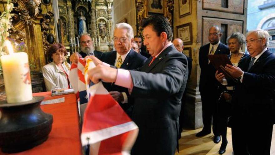 José Ramón Pando con los representantes de Tampa en San Isidoro.