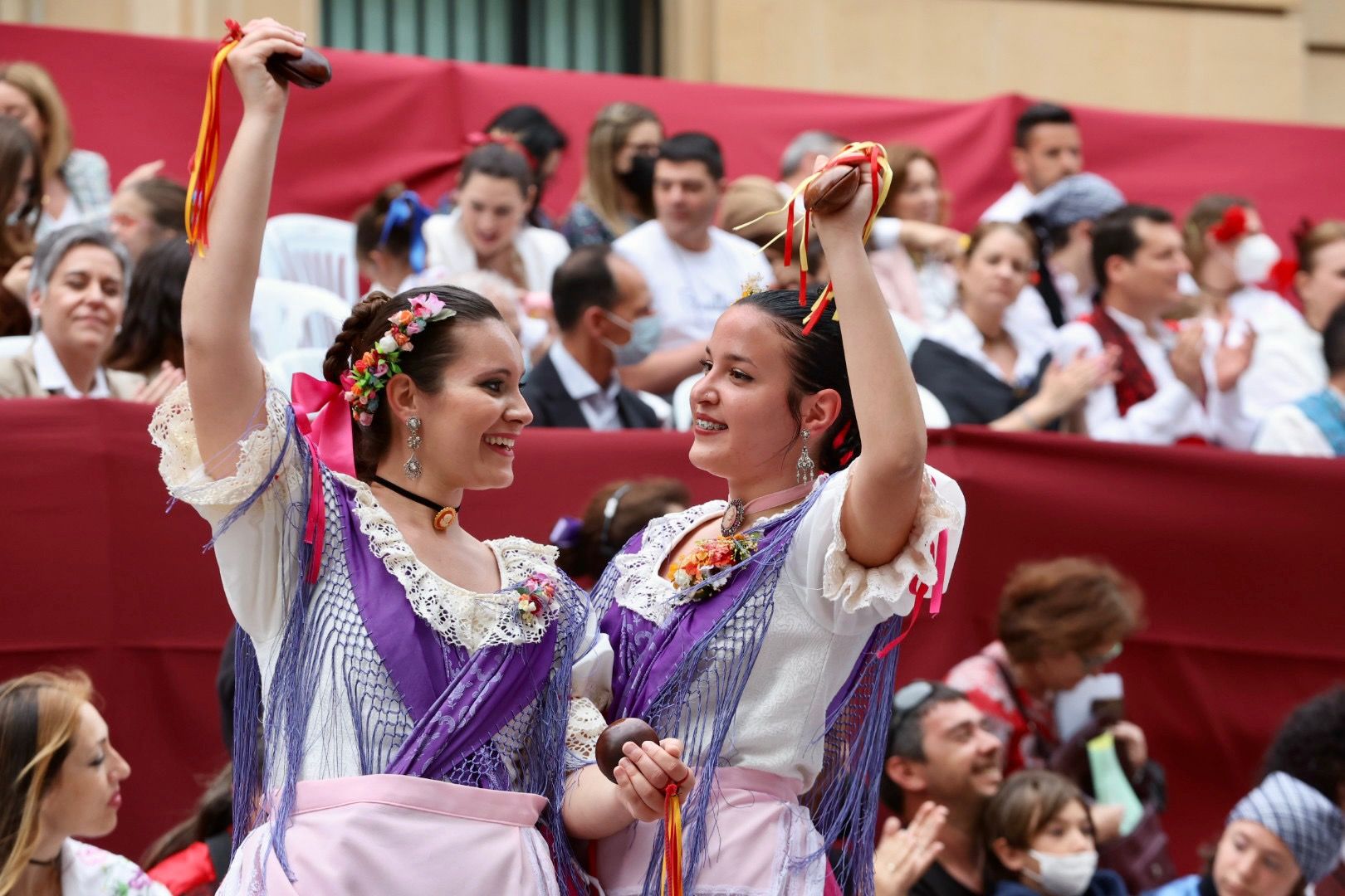 Carmen y Nerea descubren la "tronaera" y el Bando más divertido en Murcia